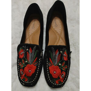 Women's Baretraps Otella Suede Black Embroidered Loafers Size 8.5